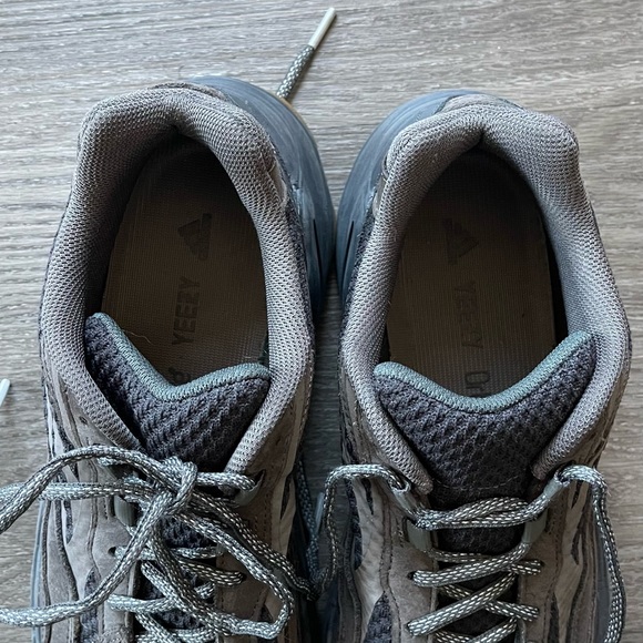 YEEZY BOOST 700 v2 ‘GEODE’ size 11 - Picture 3 of 8